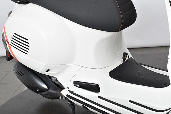 Vespa GTS 300 SuperSport ABS Nyservad 13 of 18