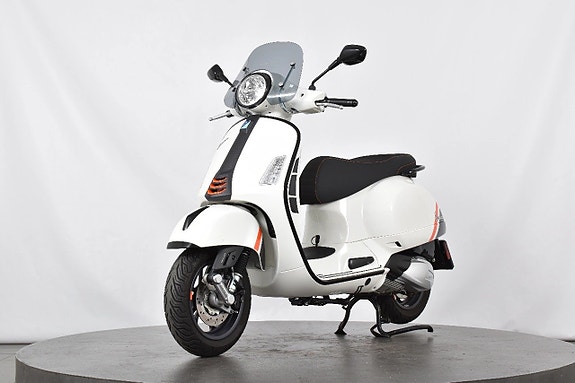 Vespa GTS 300 SuperSport ABS Nyservad 3 of 18