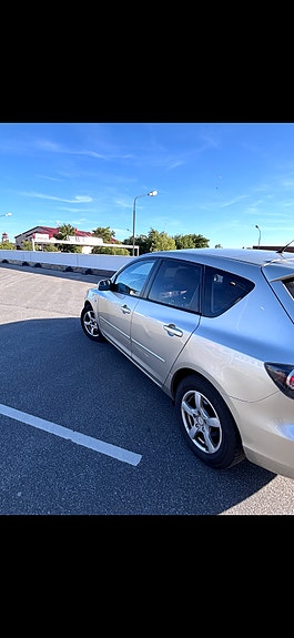 Mazda 3 4 of 5
