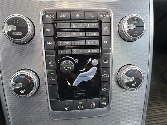 Volvo XC70 13 of 19