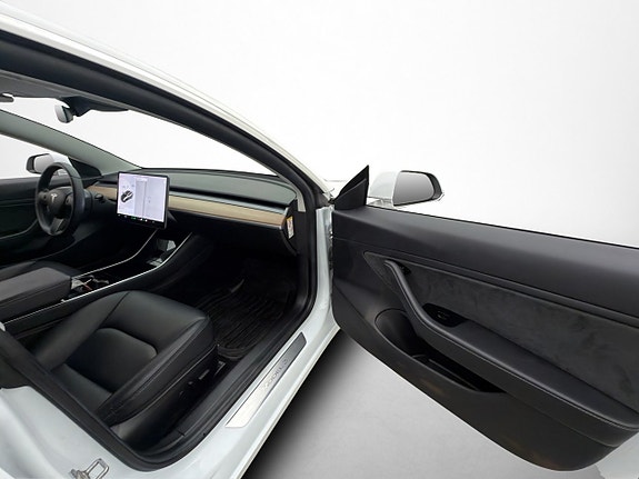 Tesla Model 3 26 of 30