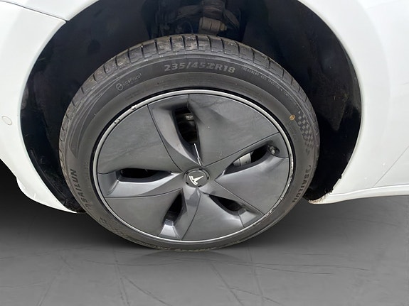 Tesla Model 3 29 of 30