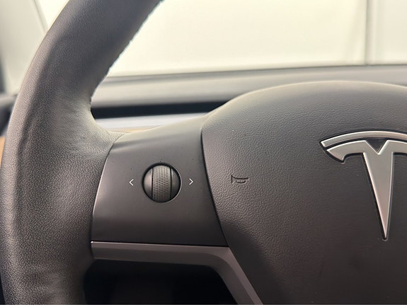 Tesla Model 3 27 of 30