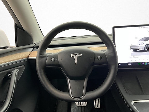 Tesla Model Y 15 of 30