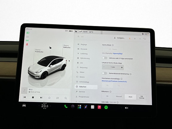 Tesla Model Y 22 of 30