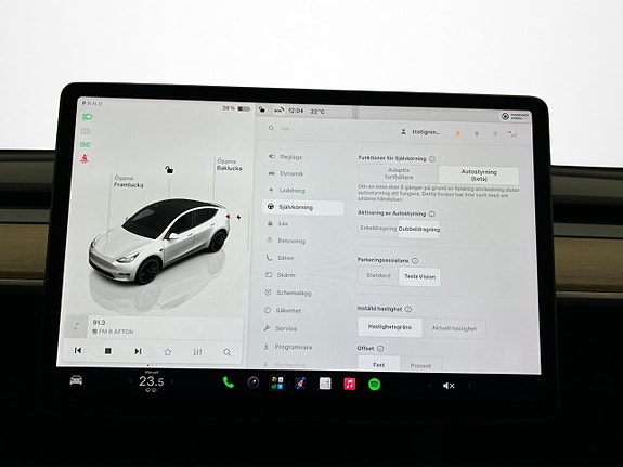 Tesla Model Y 21 of 30