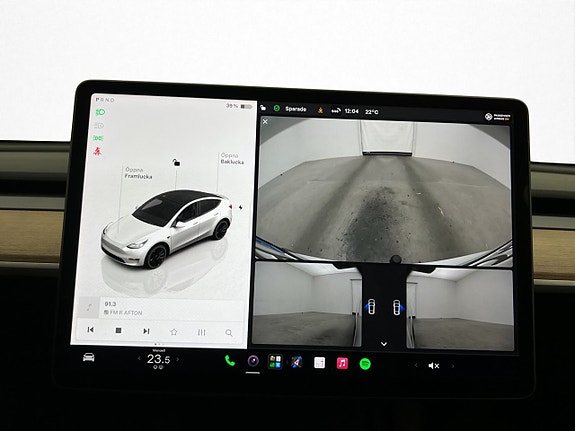 Tesla Model Y 16 of 30