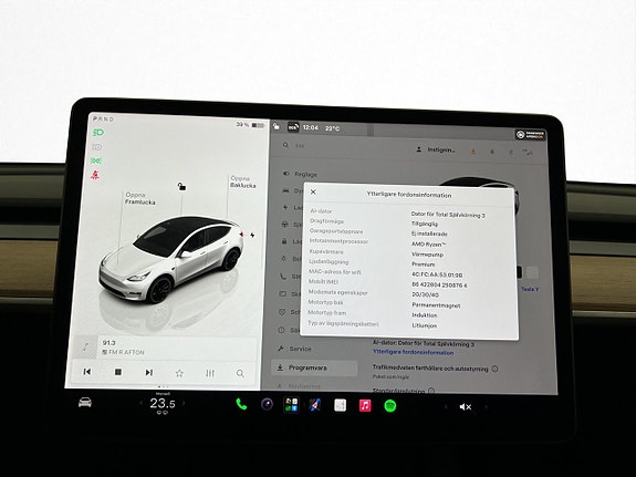 Tesla Model Y 23 of 30