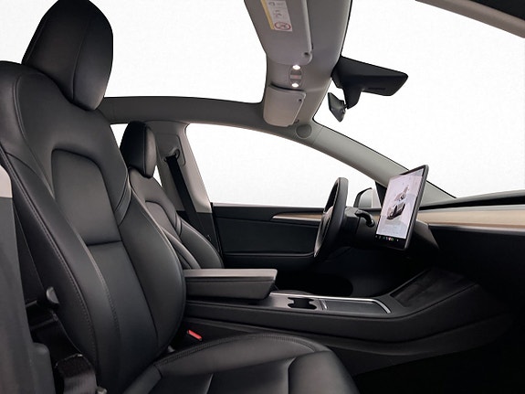 Tesla Model Y 25 of 30