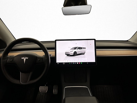 Tesla Model Y 14 of 30