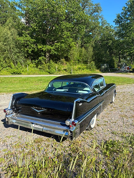 Cadillac Series 62 5 of 8