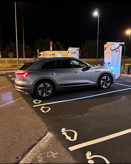 Audi e-tron 2 of 18