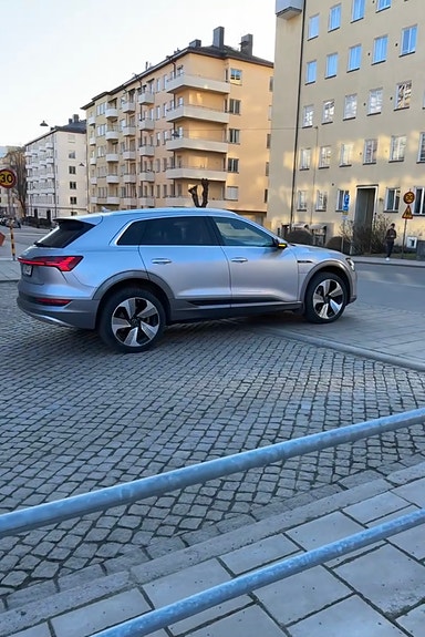Audi e-tron 3 of 18