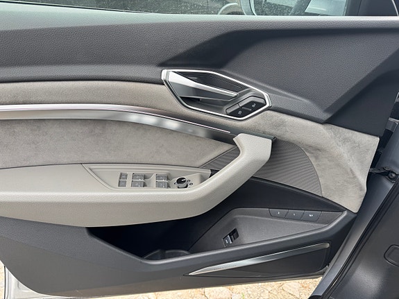 Audi e-tron 10 of 18