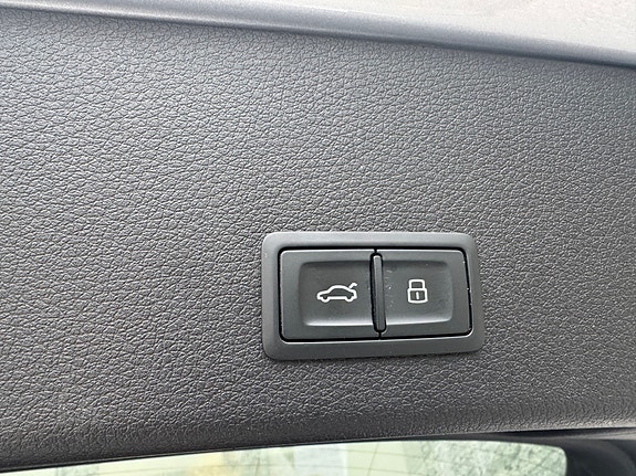 Audi e-tron 16 of 18