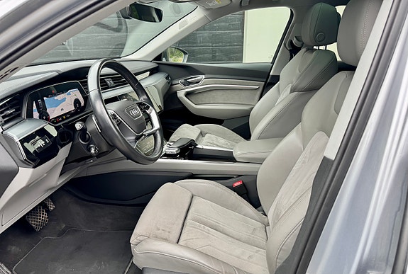 Audi e-tron 8 of 18