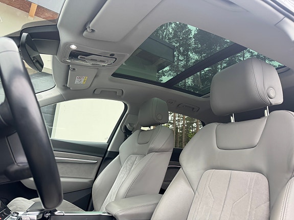 Audi e-tron 12 of 18