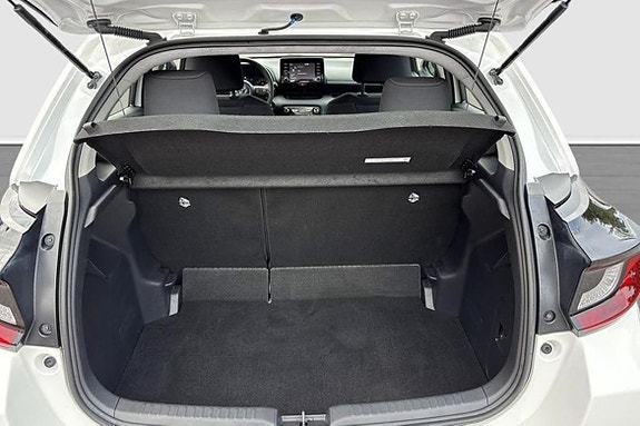 Toyota Yaris 12 of 12