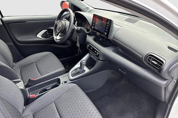 Toyota Yaris 8 of 12