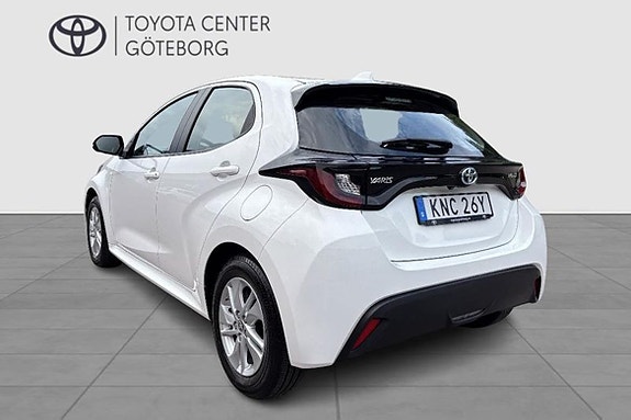 Toyota Yaris 4 of 12