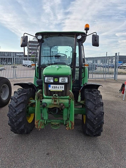 John Deere 5055 E 2 of 10