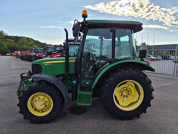 John Deere 5055 E 7 of 10