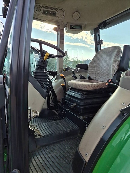 John Deere 5055 E 8 of 10
