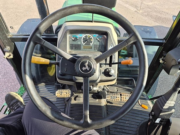 John Deere 5055 E 10 of 10