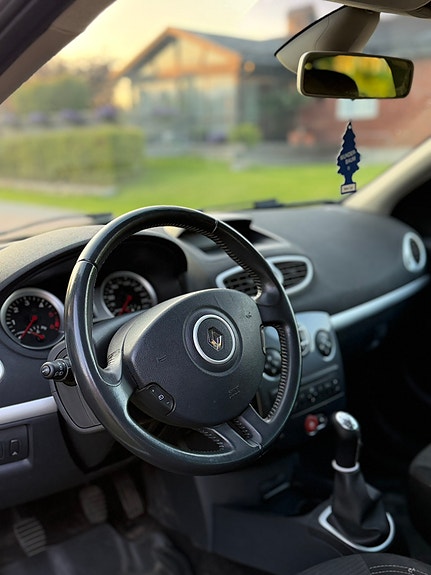 Renault Clio 6 of 7