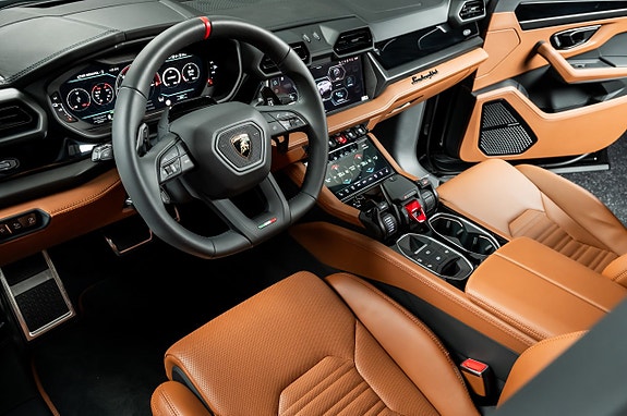 Lamborghini Urus 9 of 16