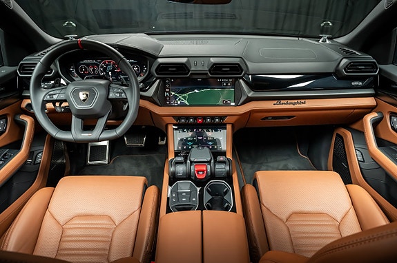 Lamborghini Urus 10 of 16