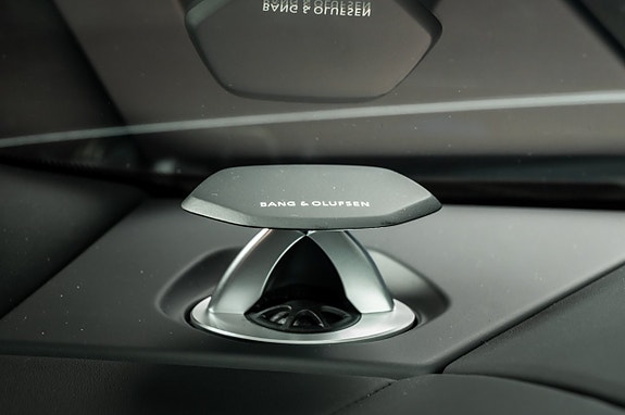 Lamborghini Urus 15 of 16