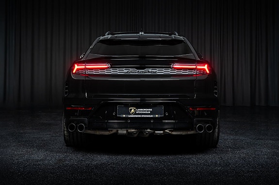 Lamborghini Urus 6 of 16
