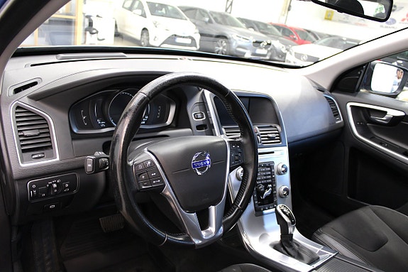 Volvo XC60 10 of 19