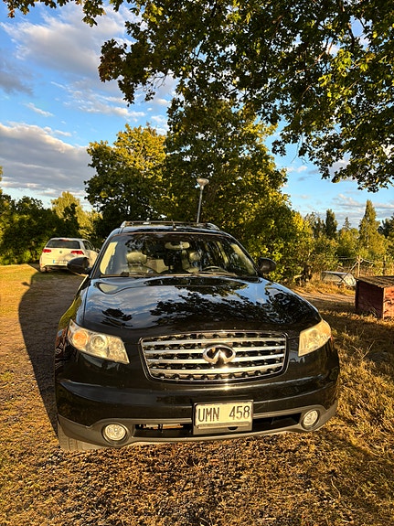 Infiniti FX45 4 of 9