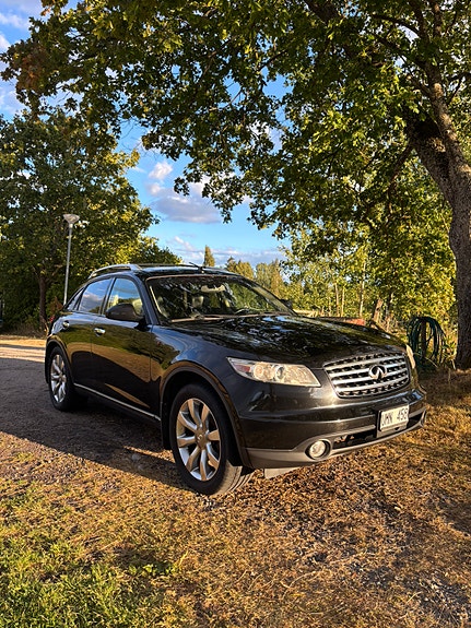 Infiniti FX45 3 of 9