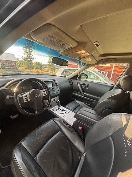 Infiniti FX45 7 of 9