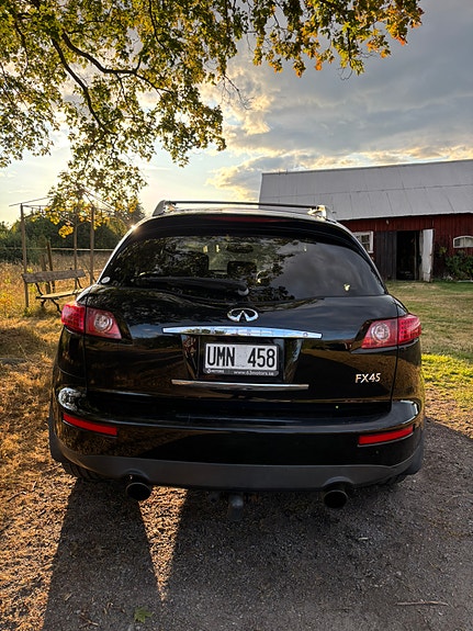 Infiniti FX45 6 of 9