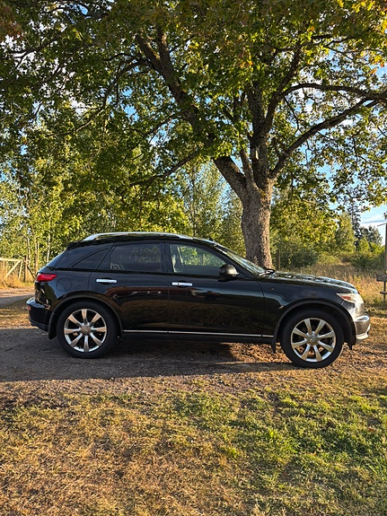 Infiniti FX45 2 of 9