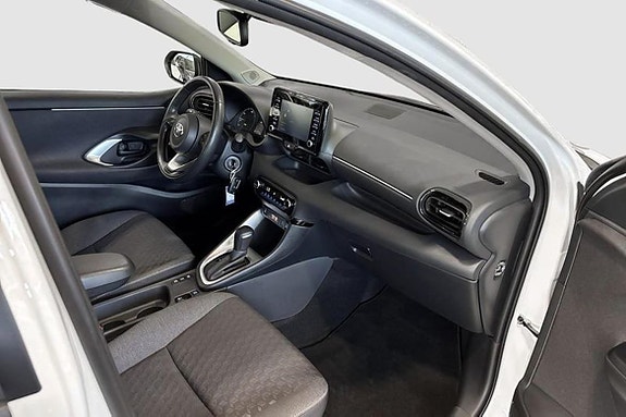 Toyota Yaris 8 of 12