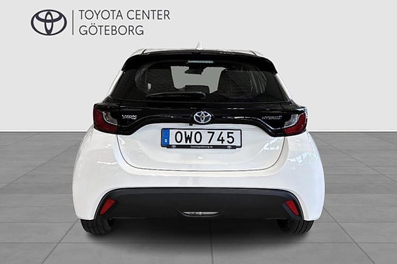 Toyota Yaris 6 of 12