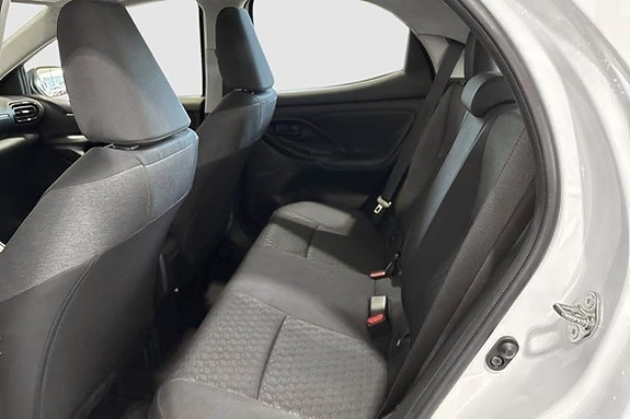 Toyota Yaris 9 of 12