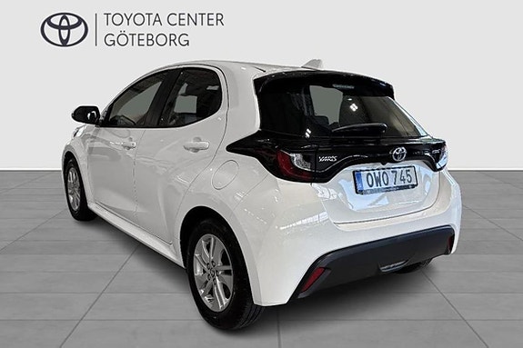 Toyota Yaris 4 of 12