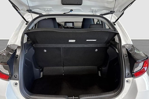 Toyota Yaris 12 of 12