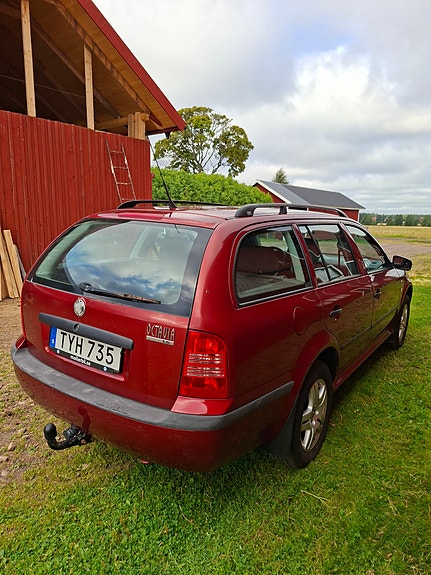 Skoda Octavia 2 of 3