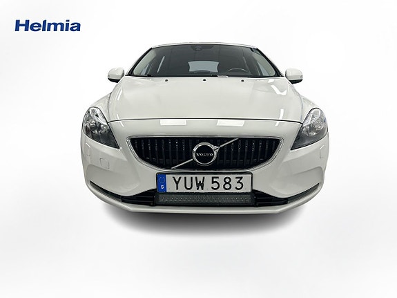 Volvo V40 2 of 9