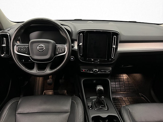 Volvo XC40 12 of 30