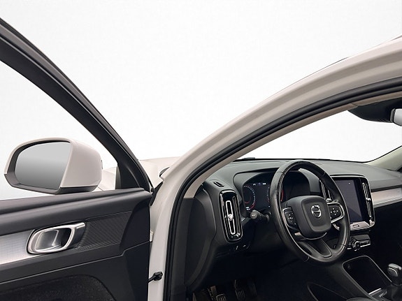 Volvo XC40 10 of 30