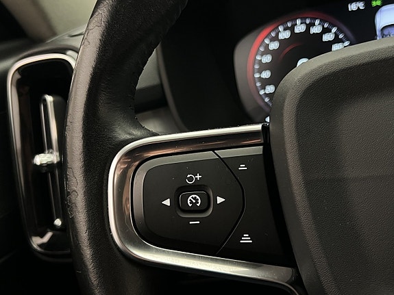 Volvo XC40 14 of 30