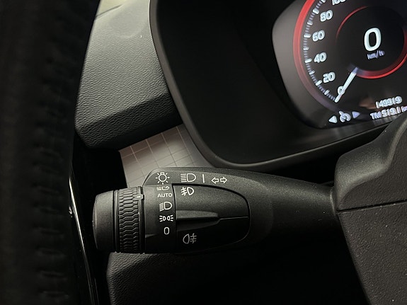 Volvo XC40 13 of 30